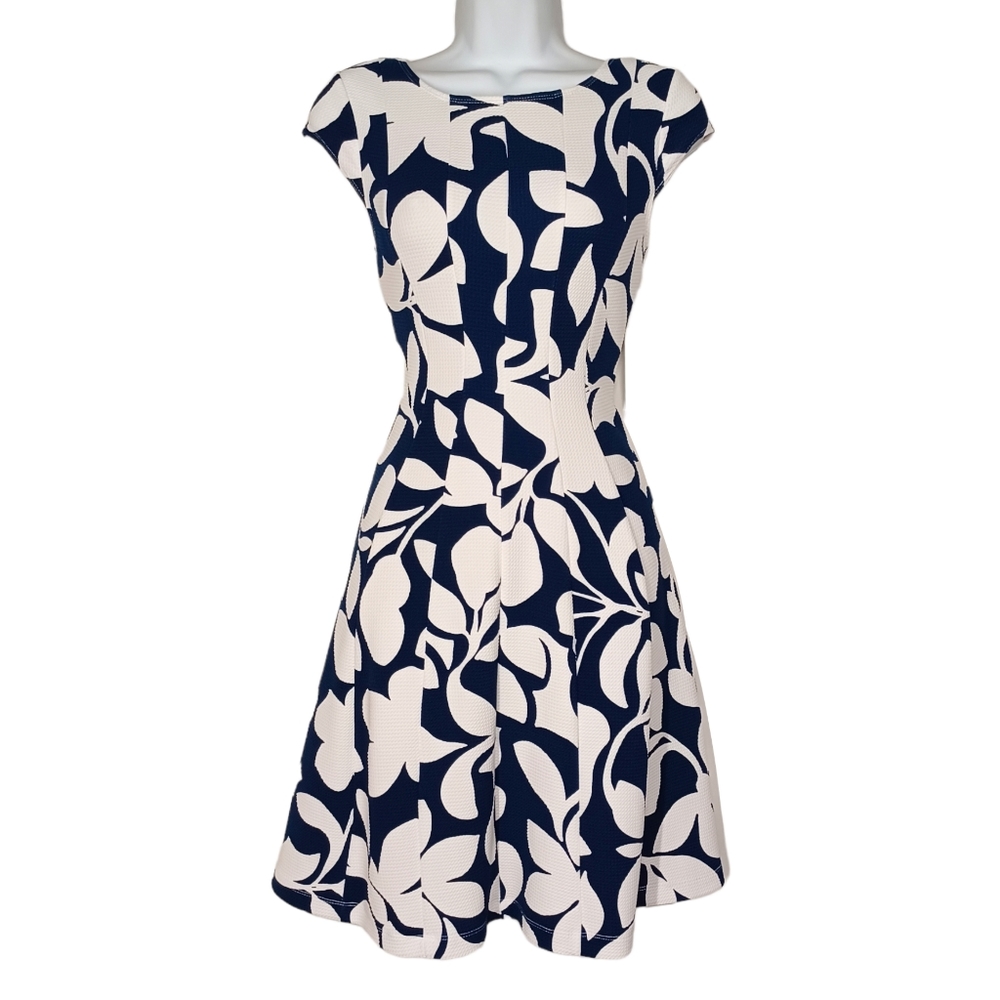 SIGNATURE BY ROBBIE BEE White Blue Floral Print A-Line Stretchy Dress PSmall NWT